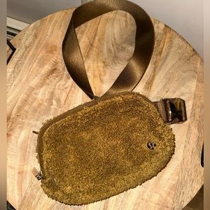 Lululemon Everywhere Fleece Belt Bag Crossbody Bag Burnt Caramel Sherpa